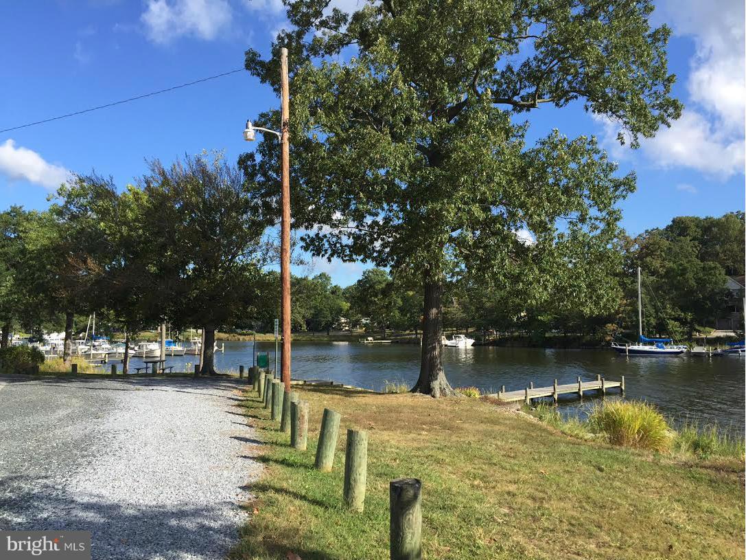 WOODLAND BEACH - Residential Lease