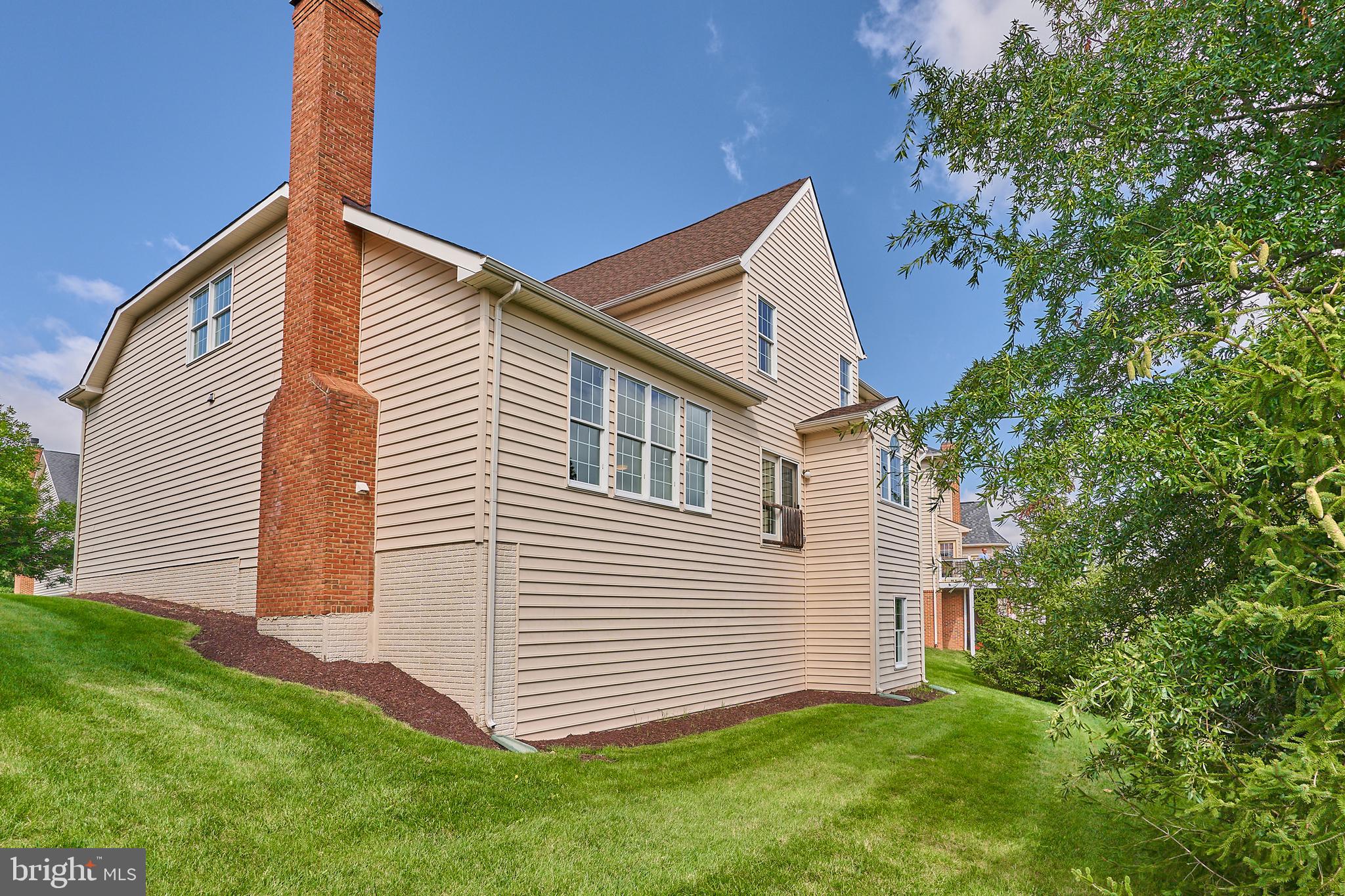 BELMONT COUNTRY CLUB - Residential Lease