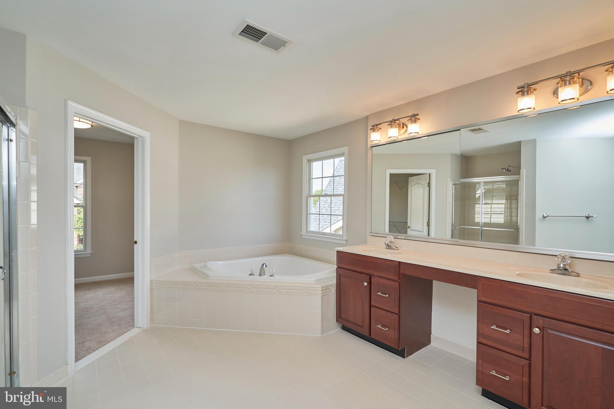 BELMONT COUNTRY CLUB - Residential Lease