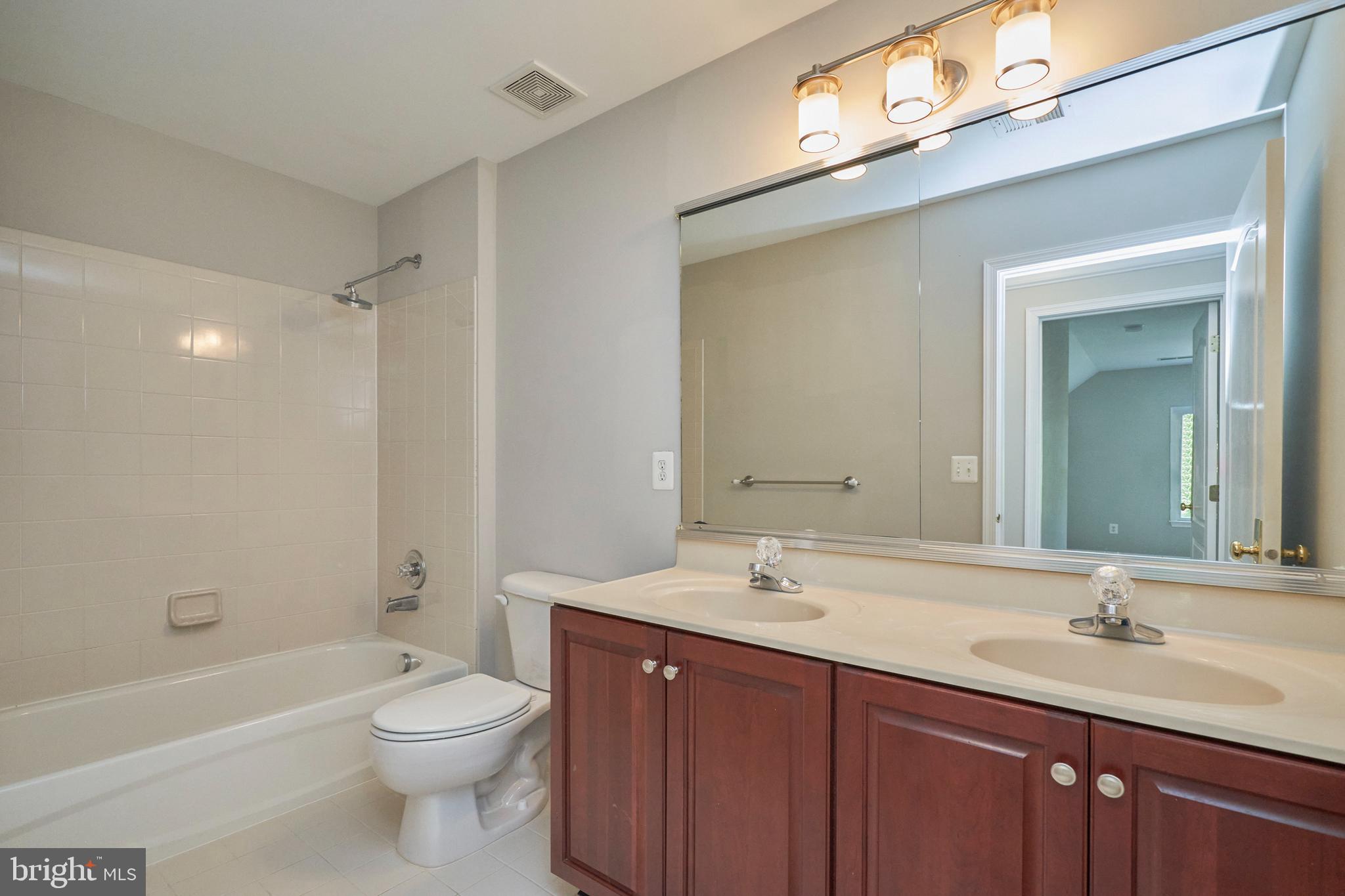 BELMONT COUNTRY CLUB - Residential Lease