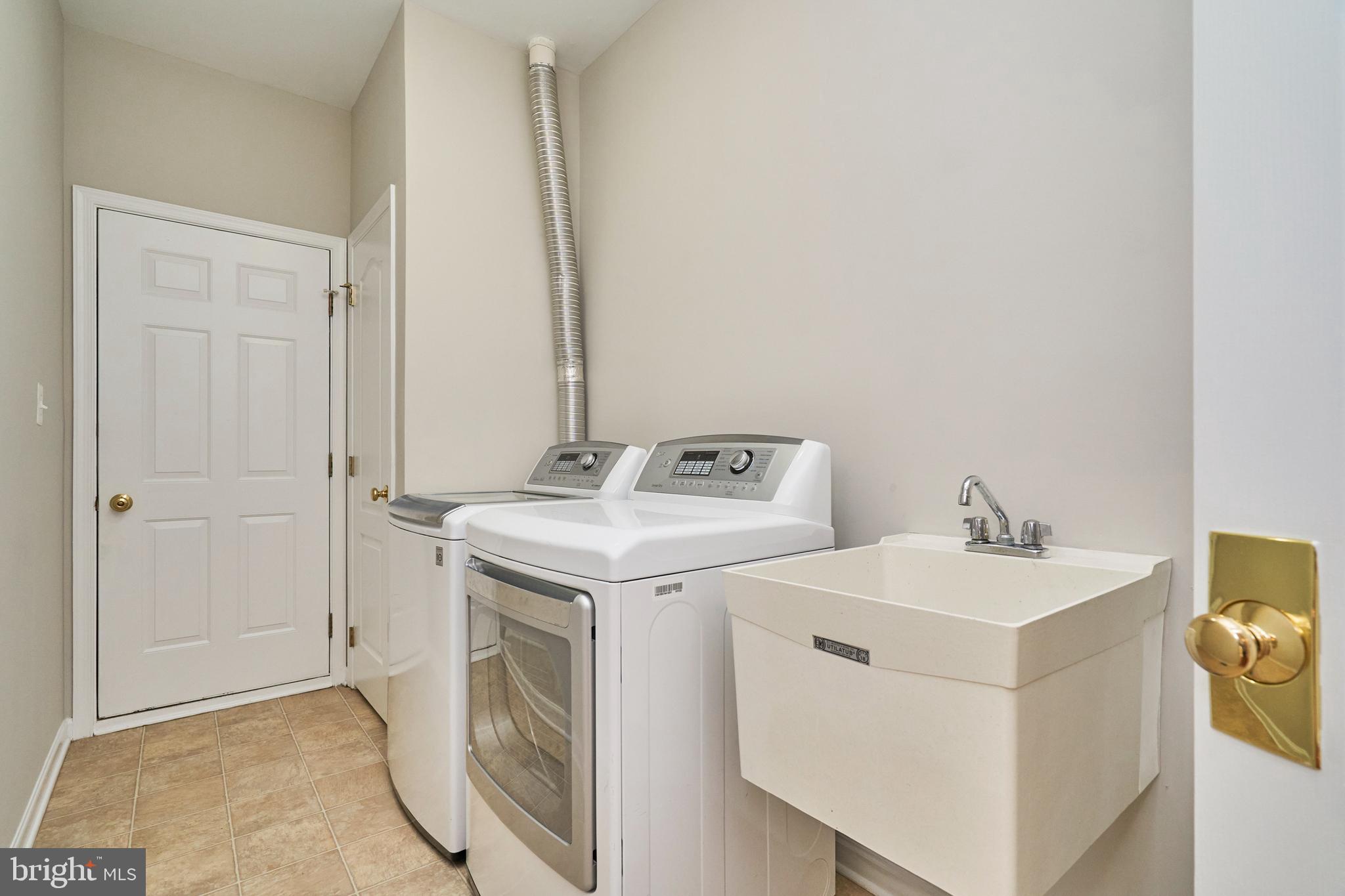 BELMONT COUNTRY CLUB - Residential Lease