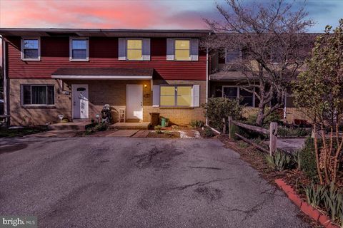 Photo of 127 Maplewood Lane, MARIETTA, PA 17547 (MLS # PALA2067918)