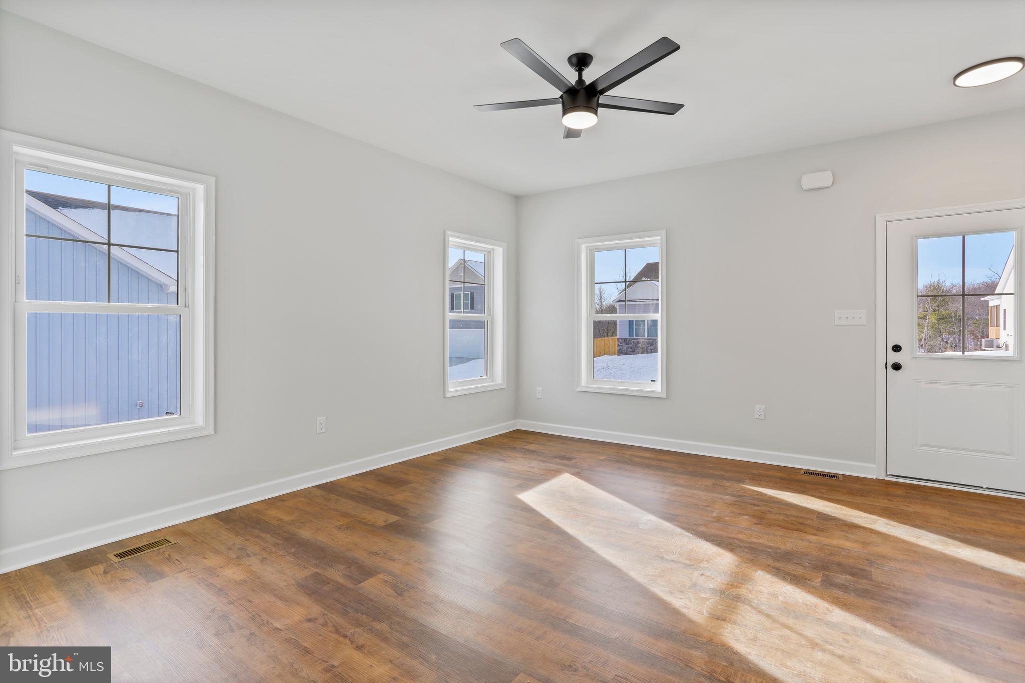 MIDDLE CREEK VISTAS - Residential