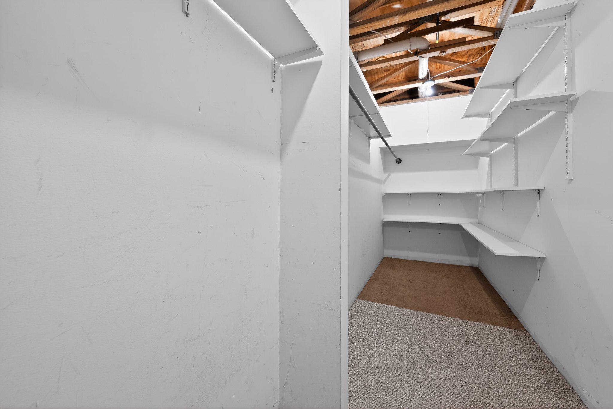 MAKEFIELD GLEN - Residential