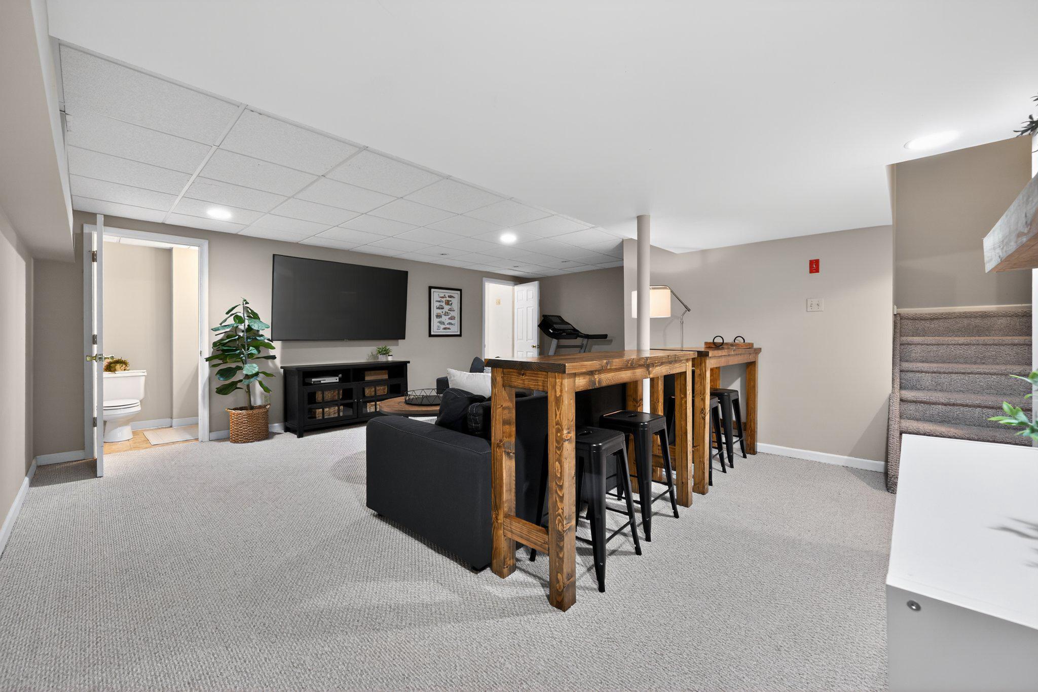 MAKEFIELD GLEN - Residential