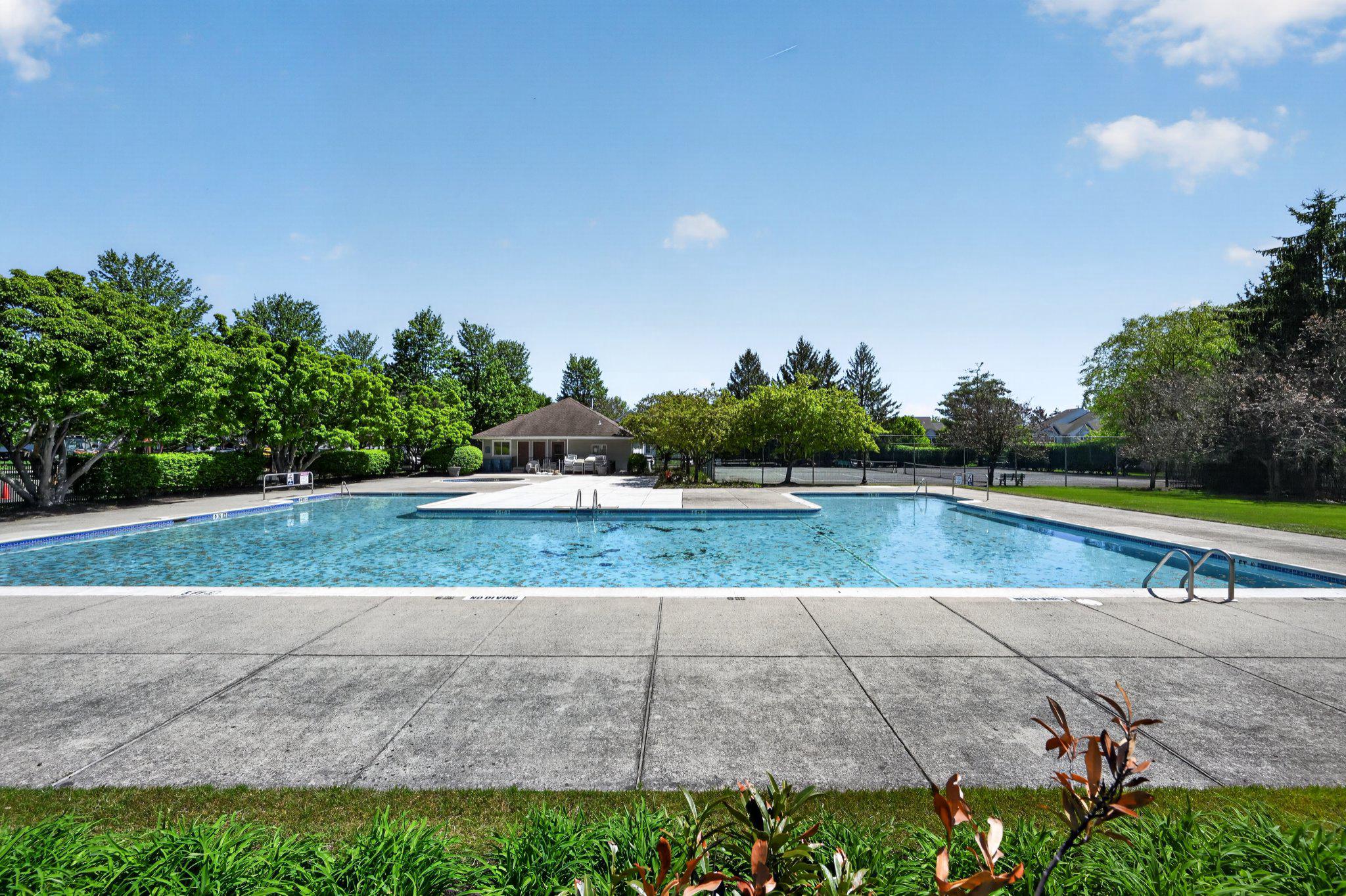 MAKEFIELD GLEN - Residential