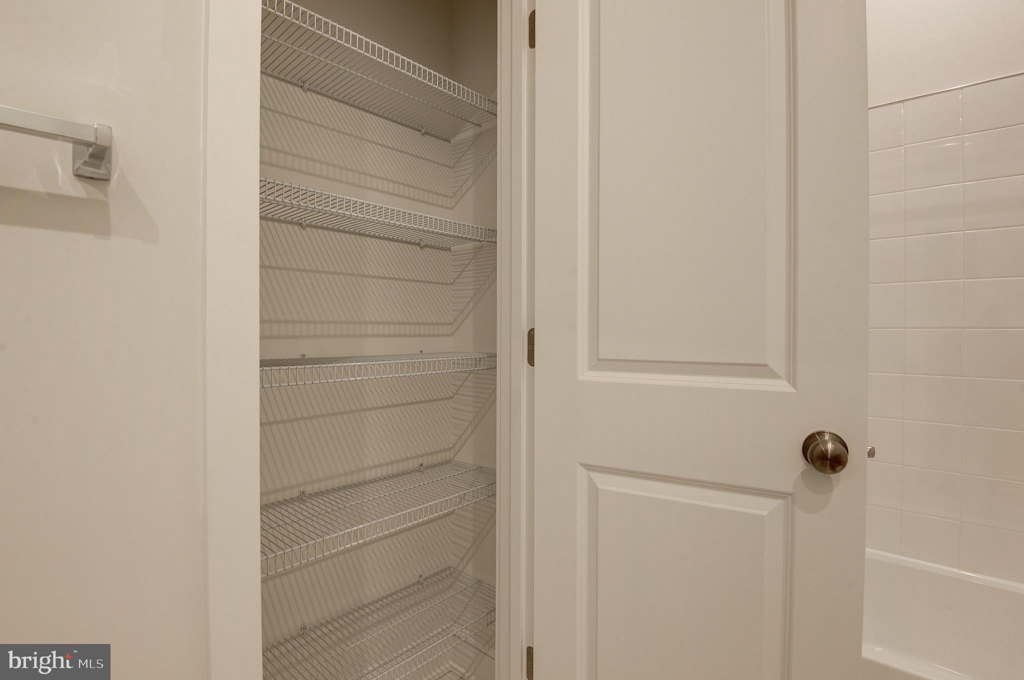 LAKE FREDERICK - Residential Lease