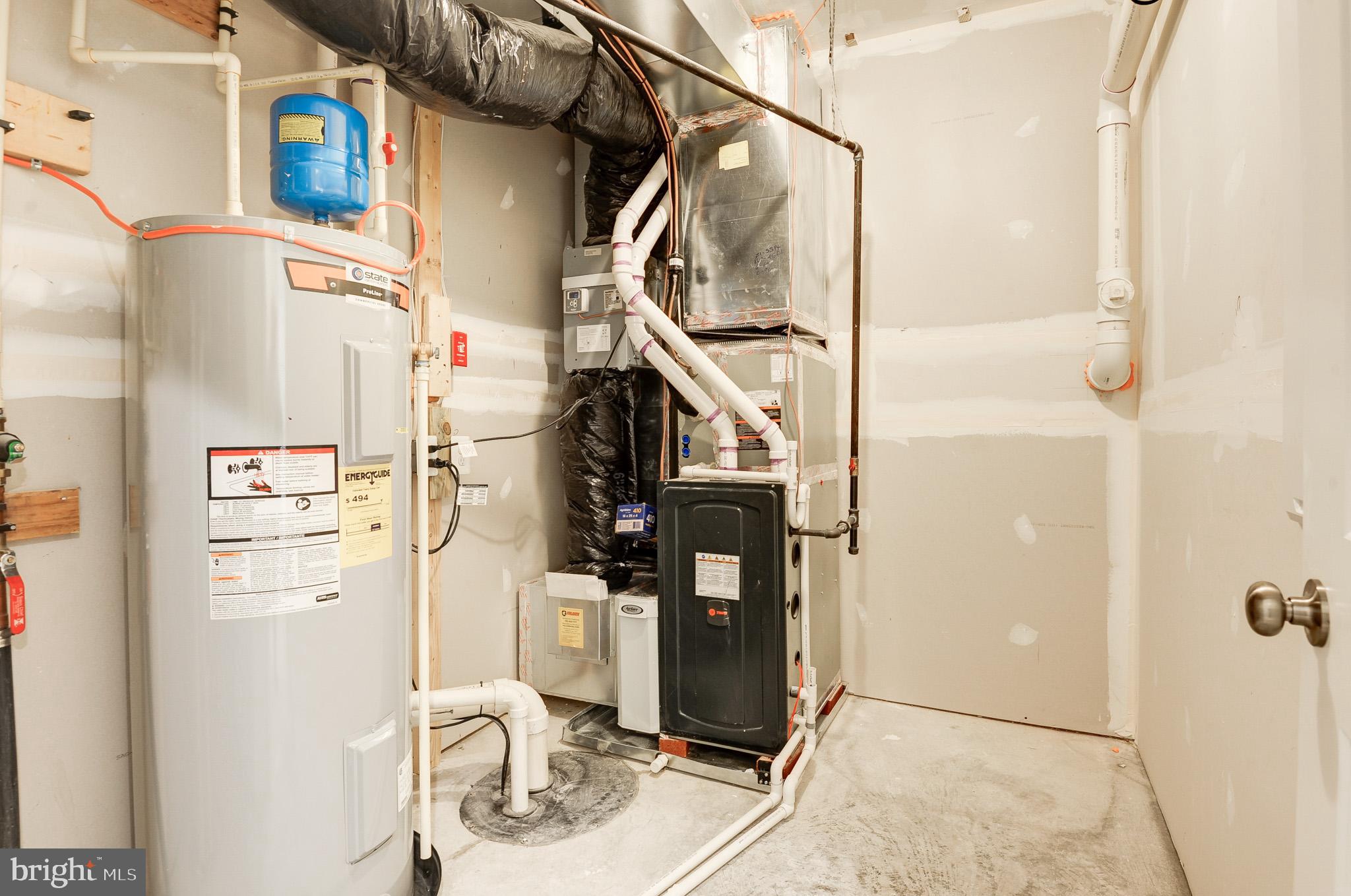 LAKE FREDERICK - Residential Lease