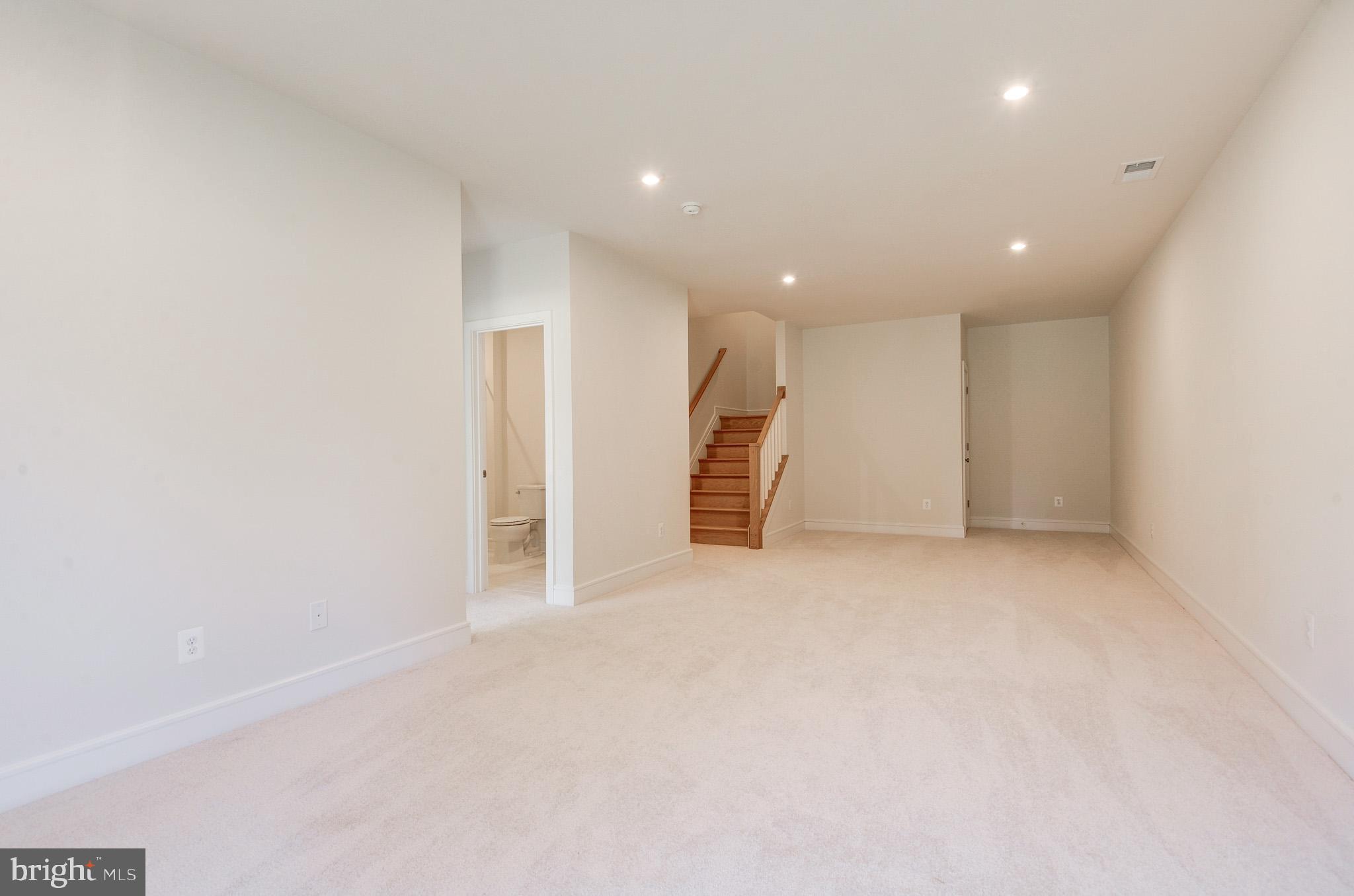 LAKE FREDERICK - Residential Lease