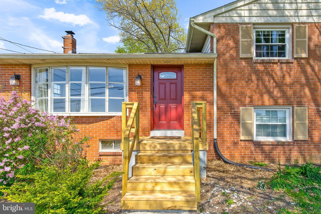 Photo of 918 Centerville Road, Lancaster, PA 17601 (MLS # PALA2050290)