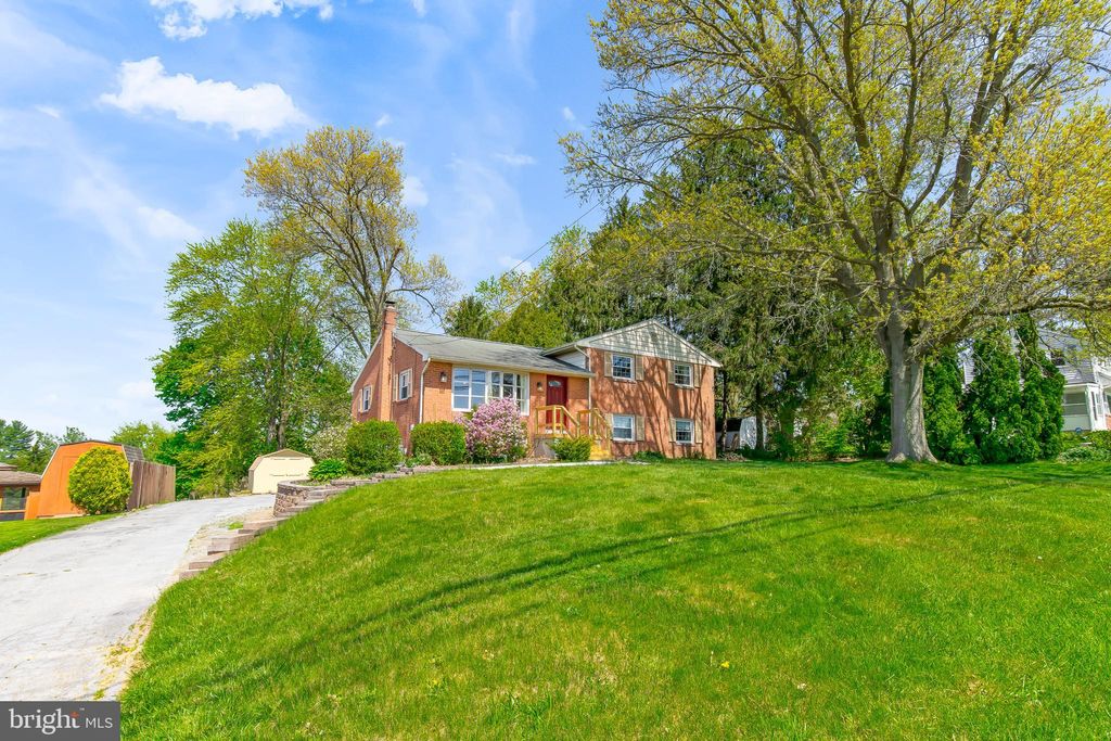 Photo of 918 Centerville Road, Lancaster, PA 17601 (MLS # PALA2050290)