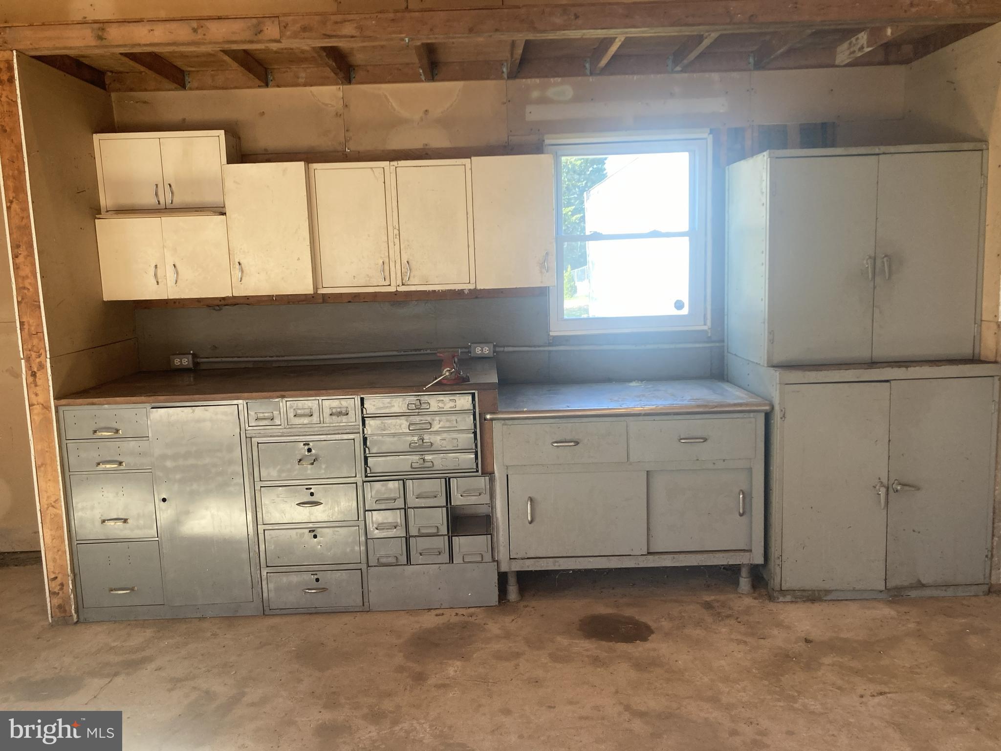 SUNDOWN MANOR - Residential