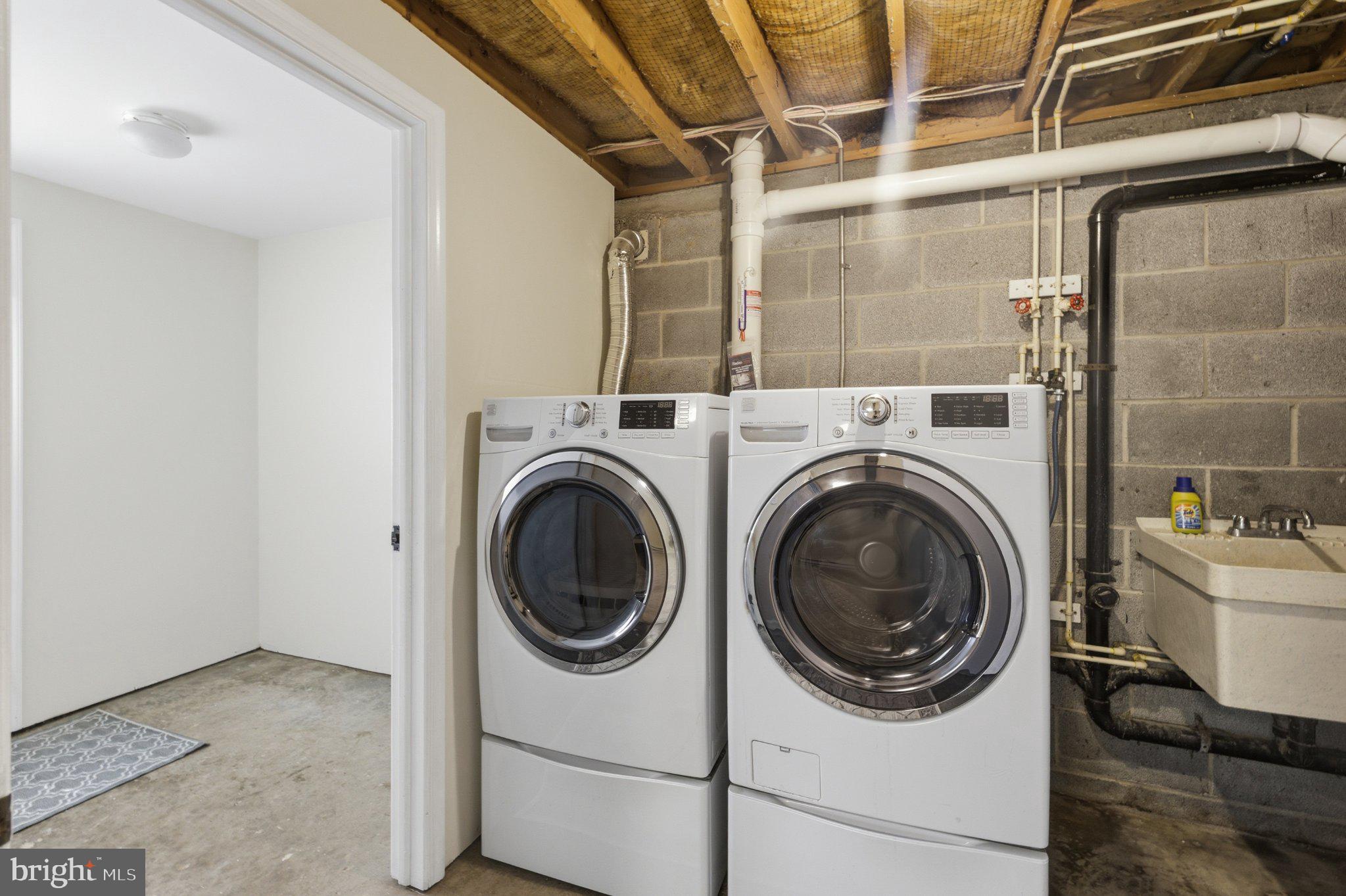 SUNDOWN MANOR - Residential