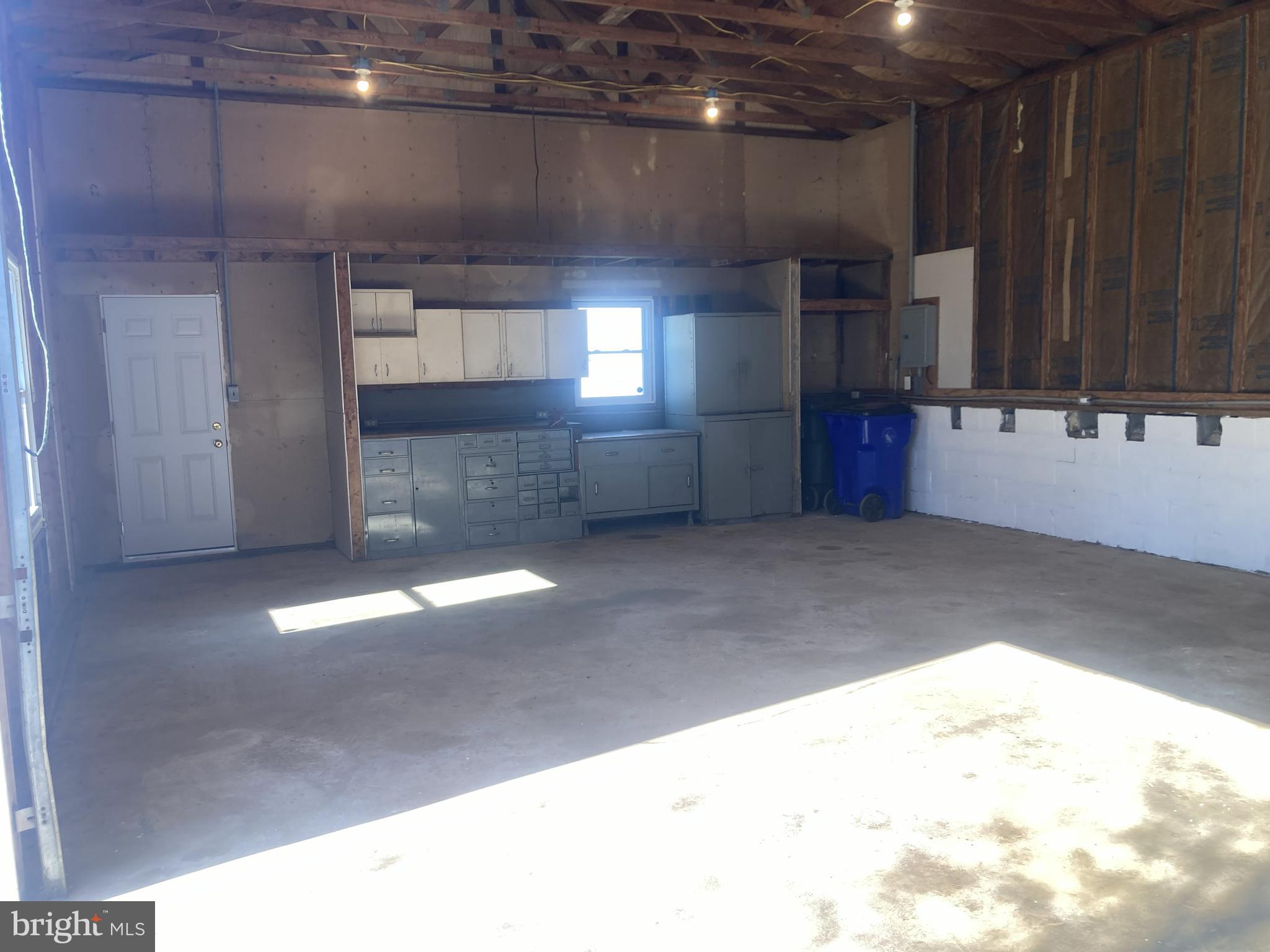 SUNDOWN MANOR - Residential