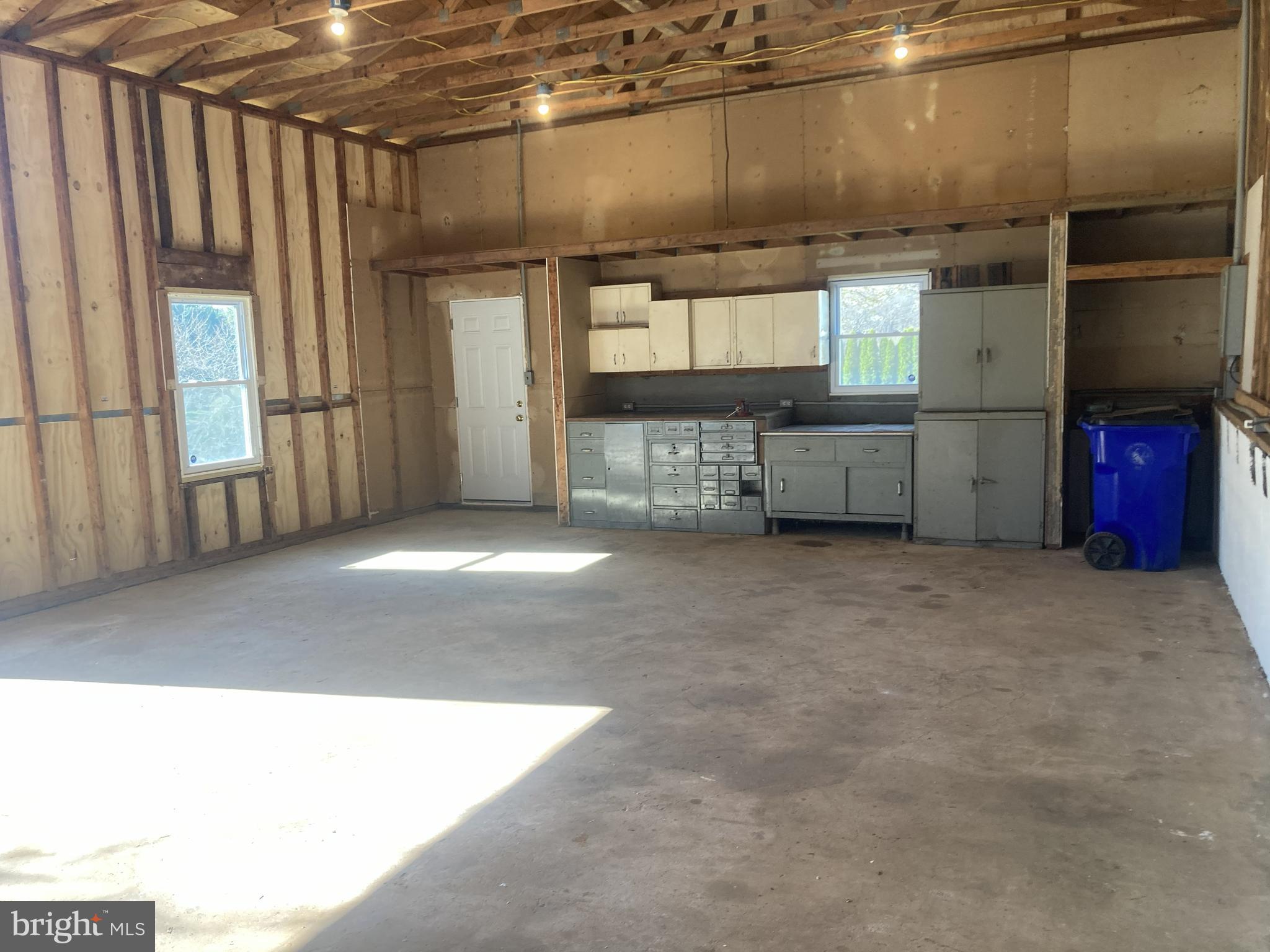 SUNDOWN MANOR - Residential