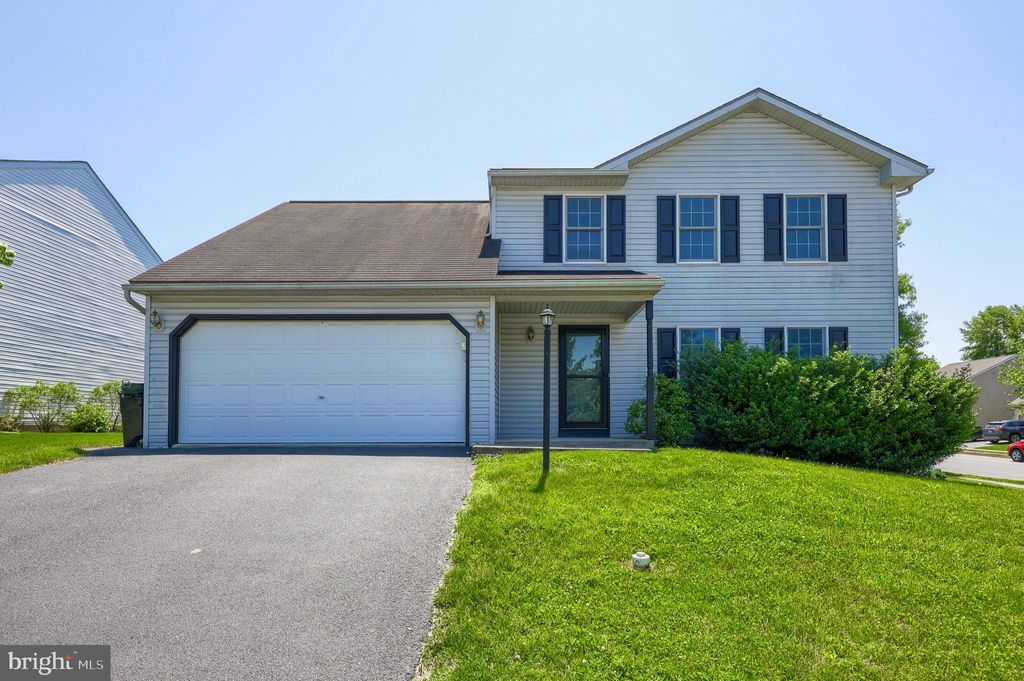 Photo of 502 Chickadee Drive, Lititz, PA 17543 (MLS # PALA2051562)