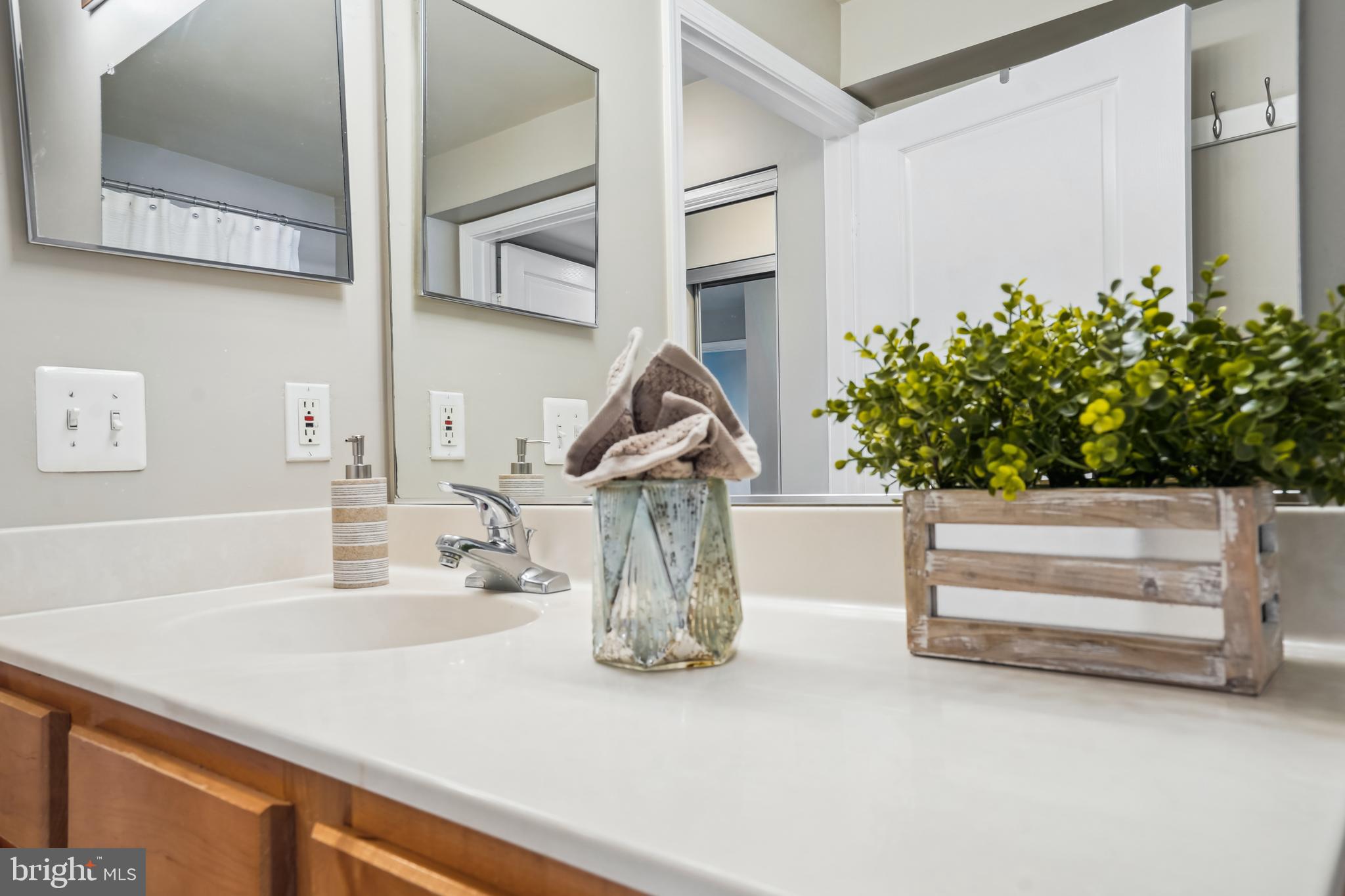 SAVOY AT RESTON TOWN CENTER - Residential Lease