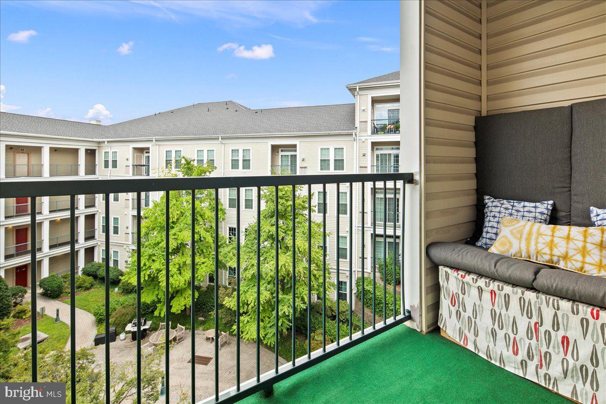 GROVE AT ARLINGTON - Residential