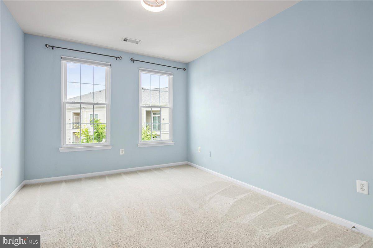 GROVE AT ARLINGTON - Residential