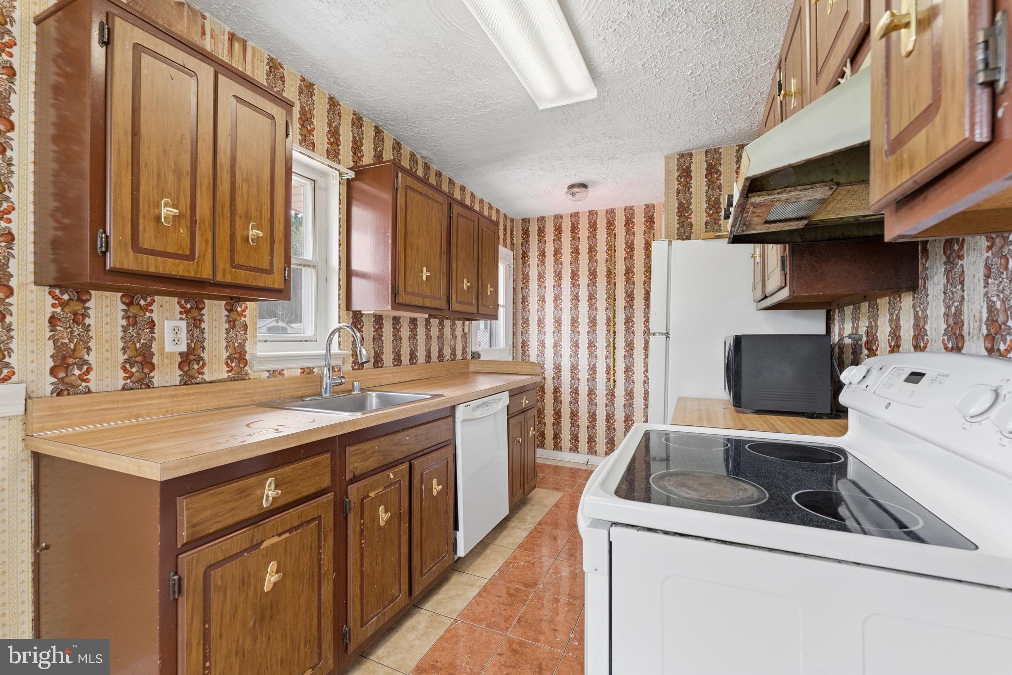 BROYHILL CREST - Residential