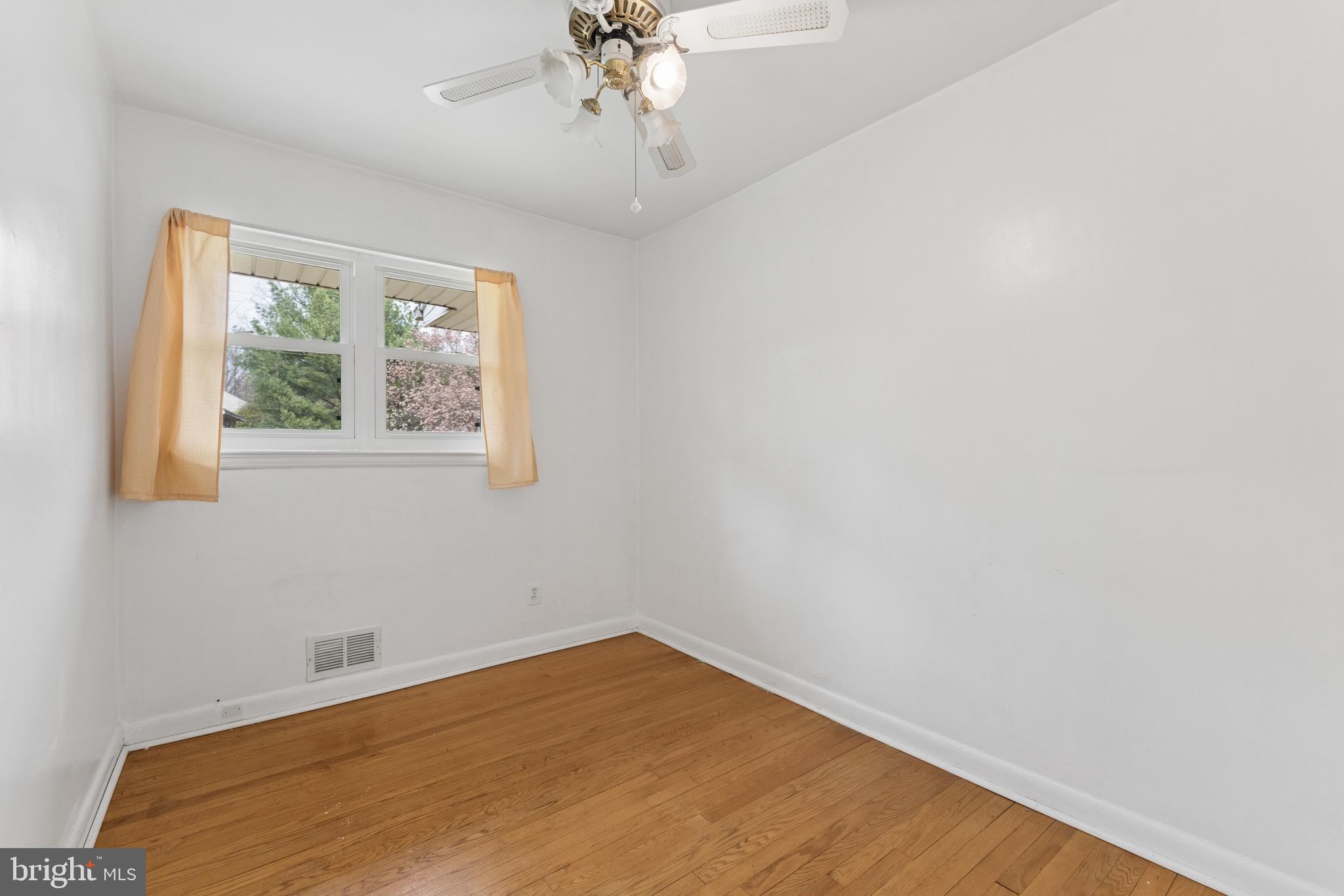 BROYHILL CREST - Residential