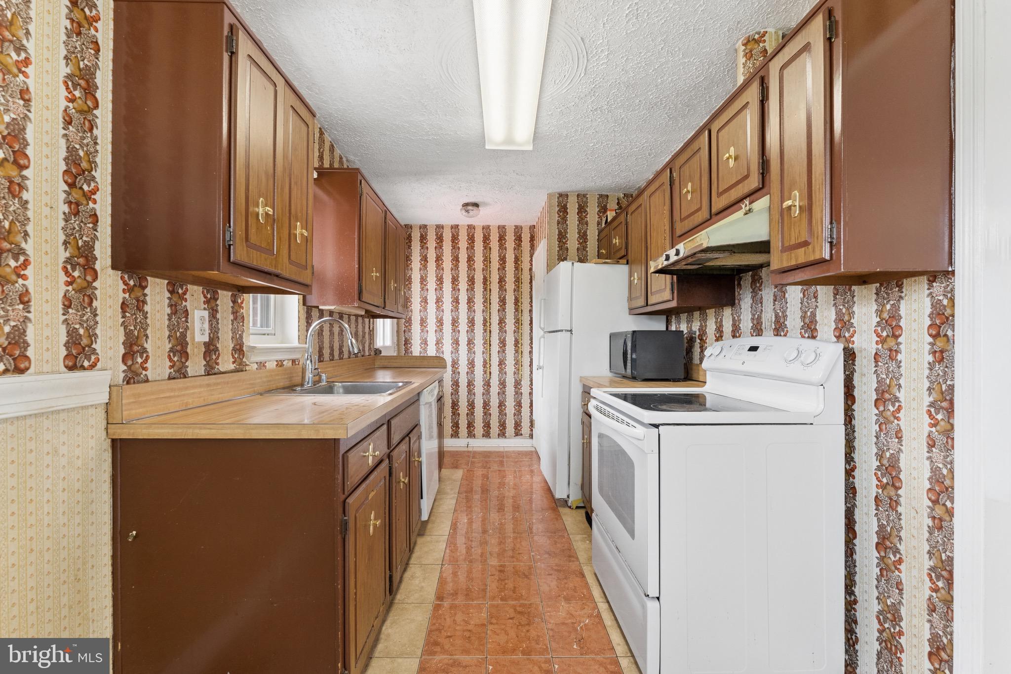 BROYHILL CREST - Residential