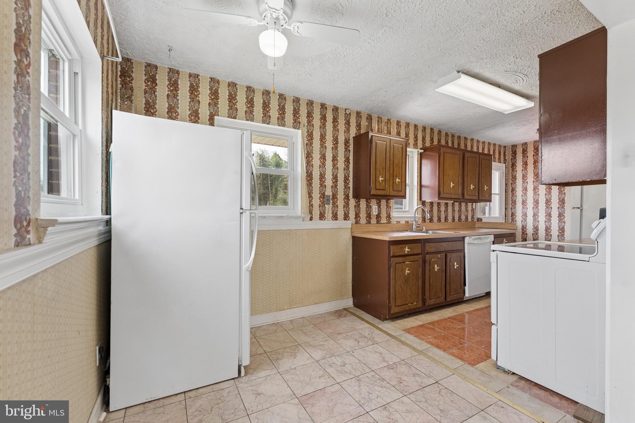 BROYHILL CREST - Residential