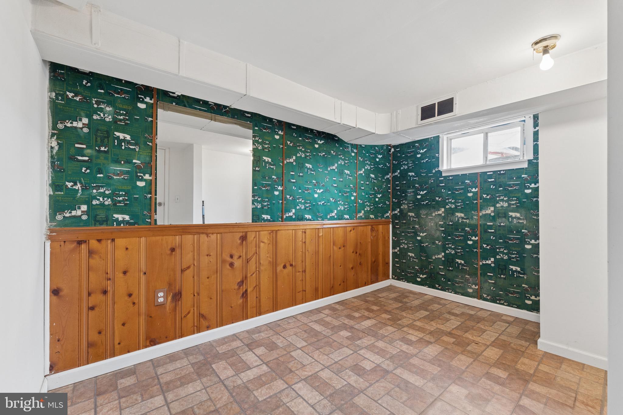 BROYHILL CREST - Residential