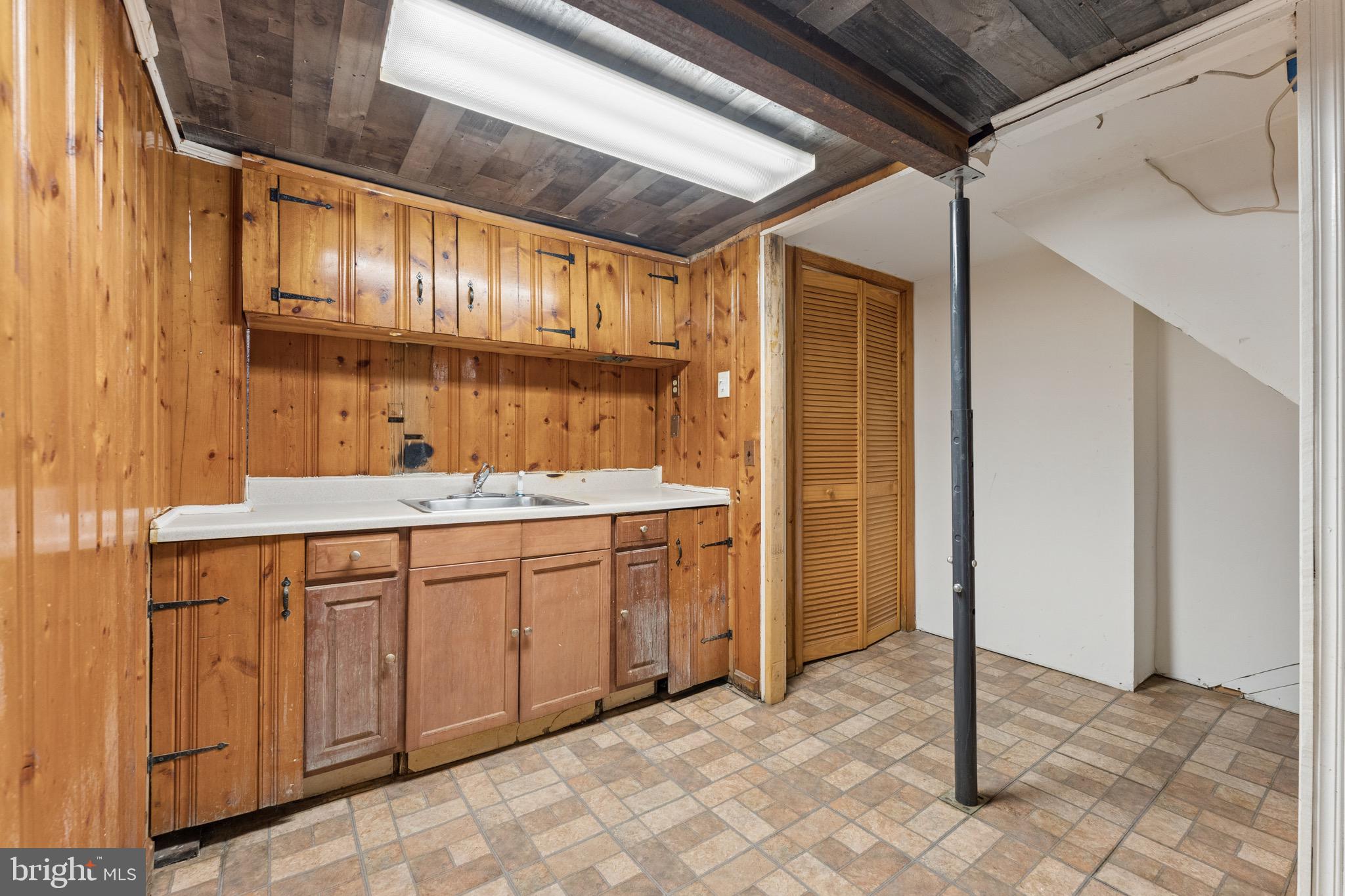 BROYHILL CREST - Residential