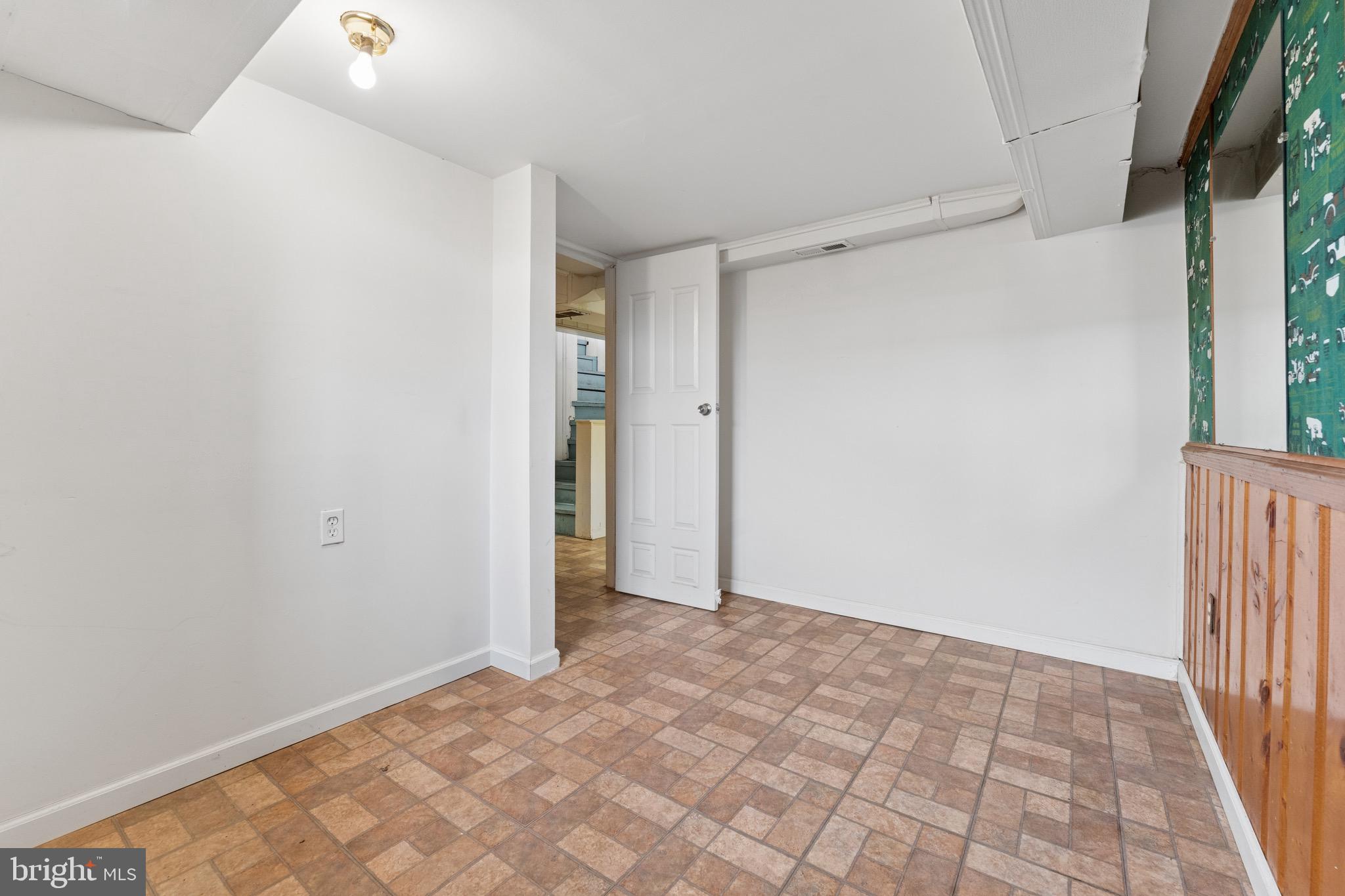 BROYHILL CREST - Residential