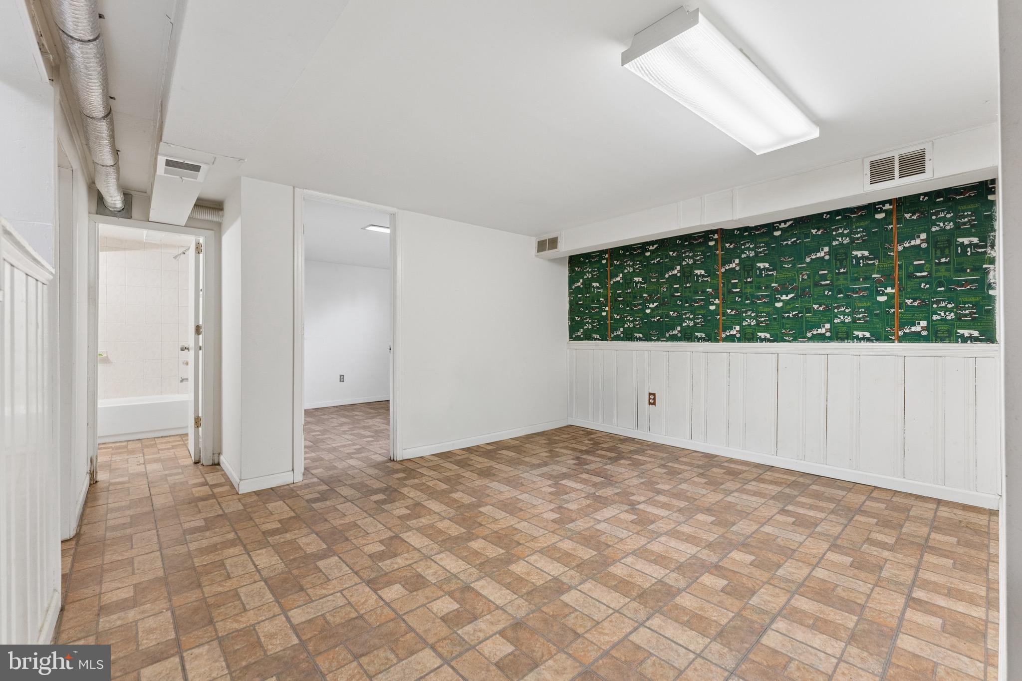 BROYHILL CREST - Residential