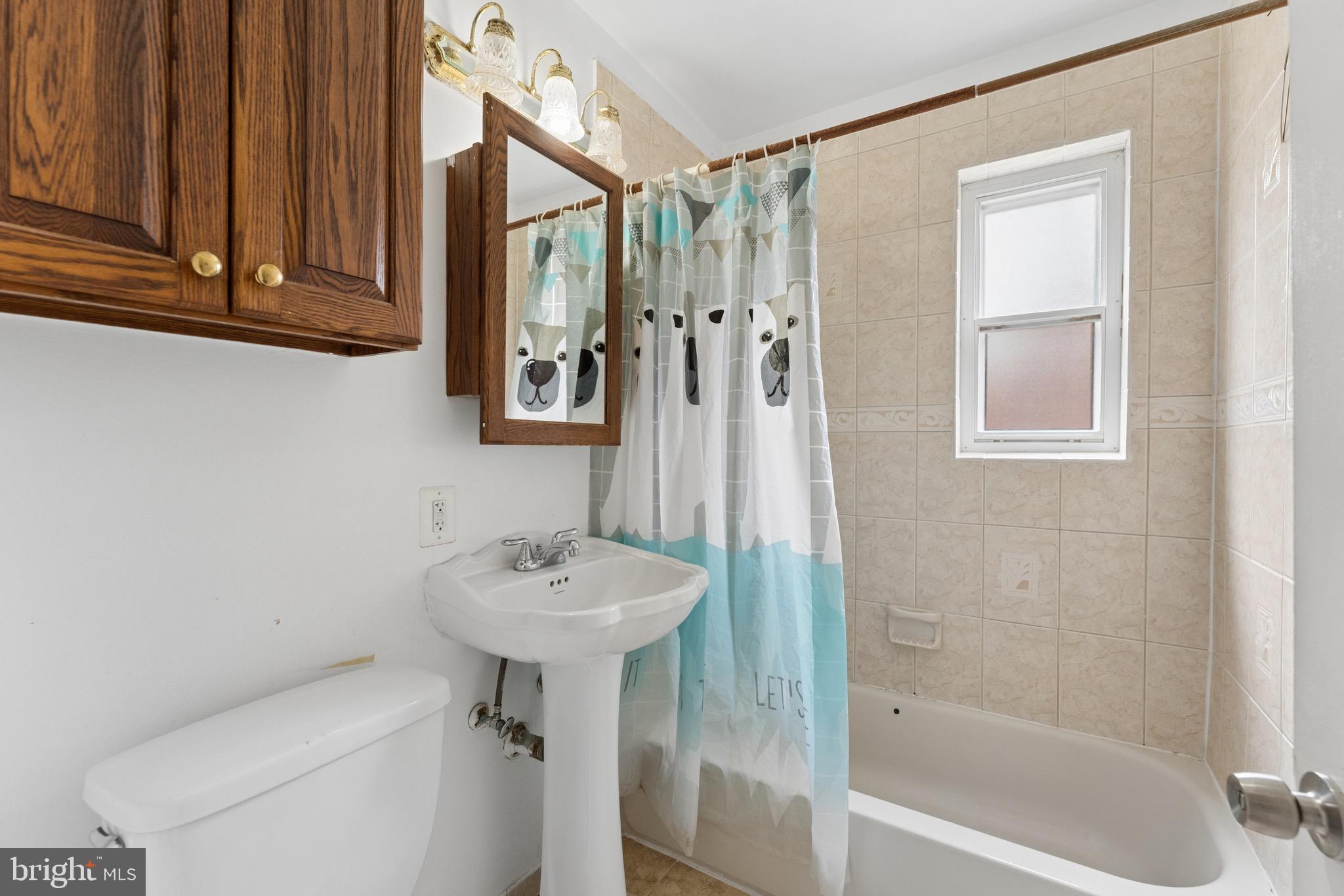 BROYHILL CREST - Residential