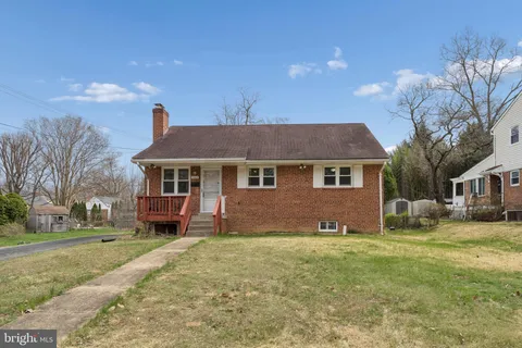 7209 Valleycrest Boulevard, Annandale, VA MLS: VAFX2289580