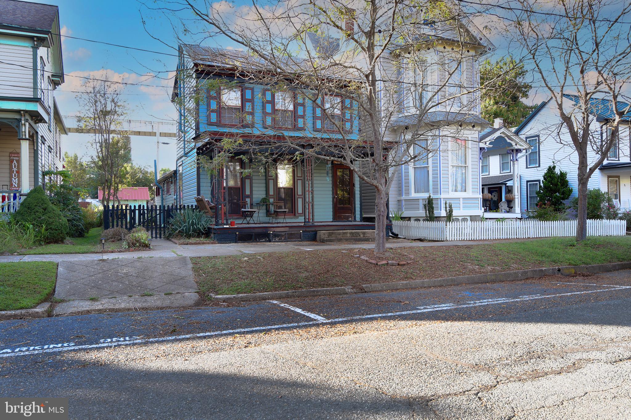 319 BOHEMIA AVENUE