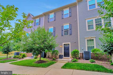 Townhouse For Rent - 7849 Francis Dickens Lane<br/> ANNANDALE, VA 22003