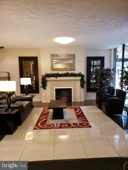 ROSSLYN - Residential Lease