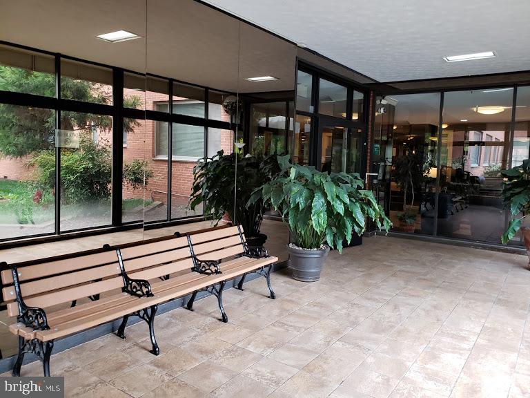 ROSSLYN - Residential Lease