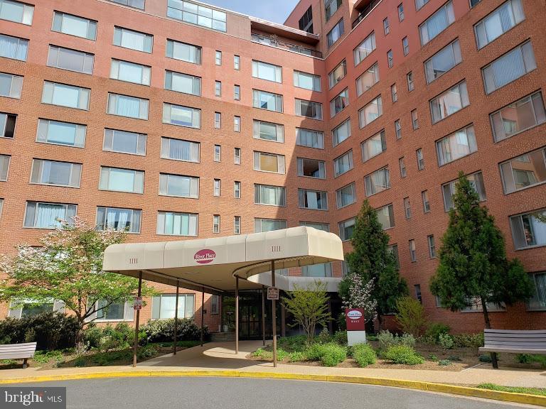 ROSSLYN - Residential Lease