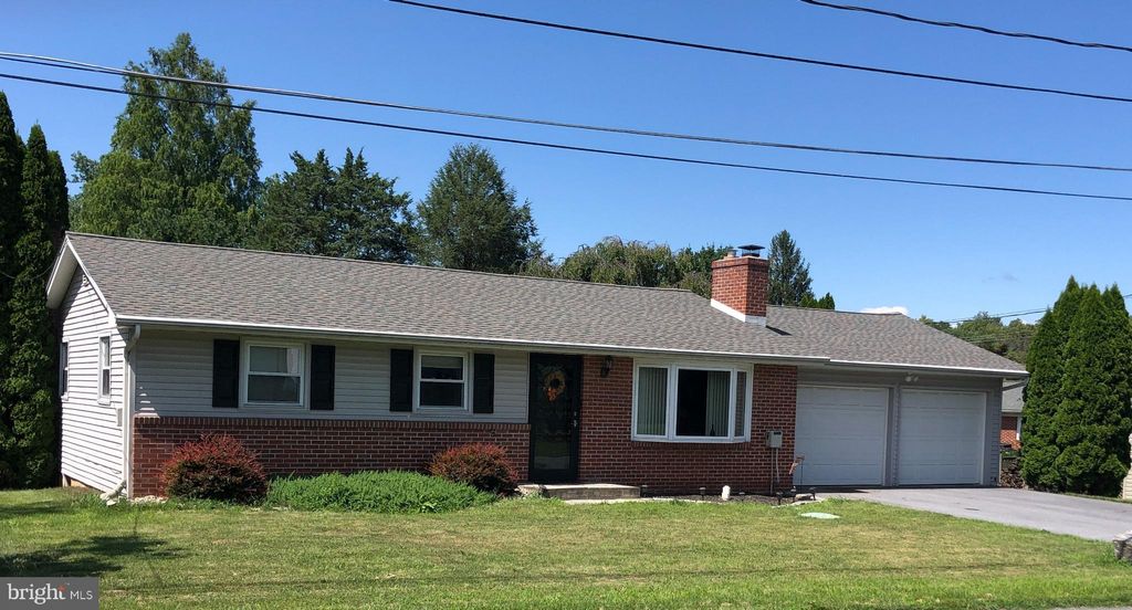 Photo of 15 ELIZABETH AVE, LEOLA, PA 17540 (MLS # PALA2038582)