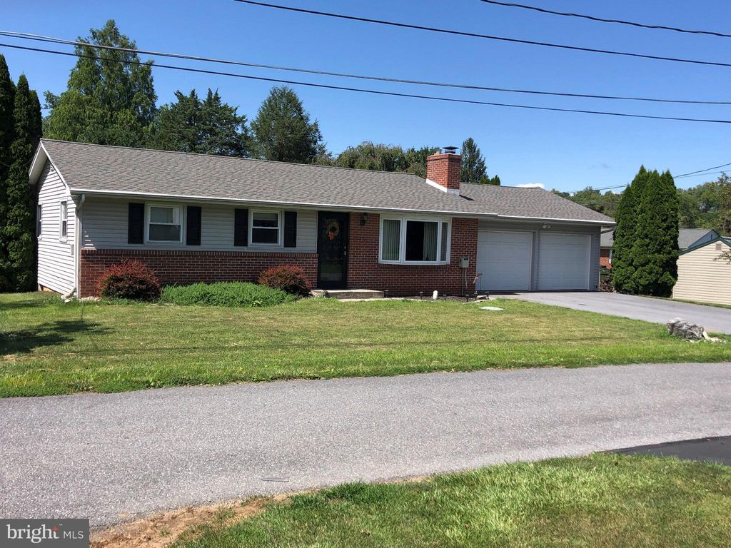 Photo of 15 ELIZABETH AVE, LEOLA, PA 17540 (MLS # PALA2038582)