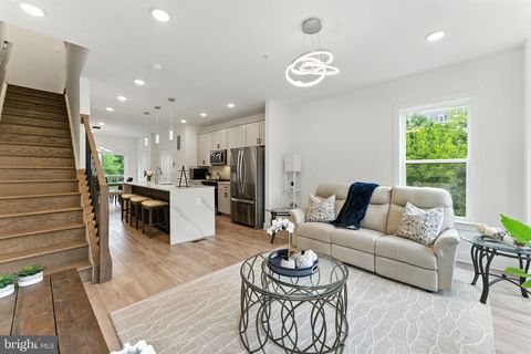 Photo of 807 King Farm Boulevard, ROCKVILLE, MD 20850 (MLS # MDMC2196494)