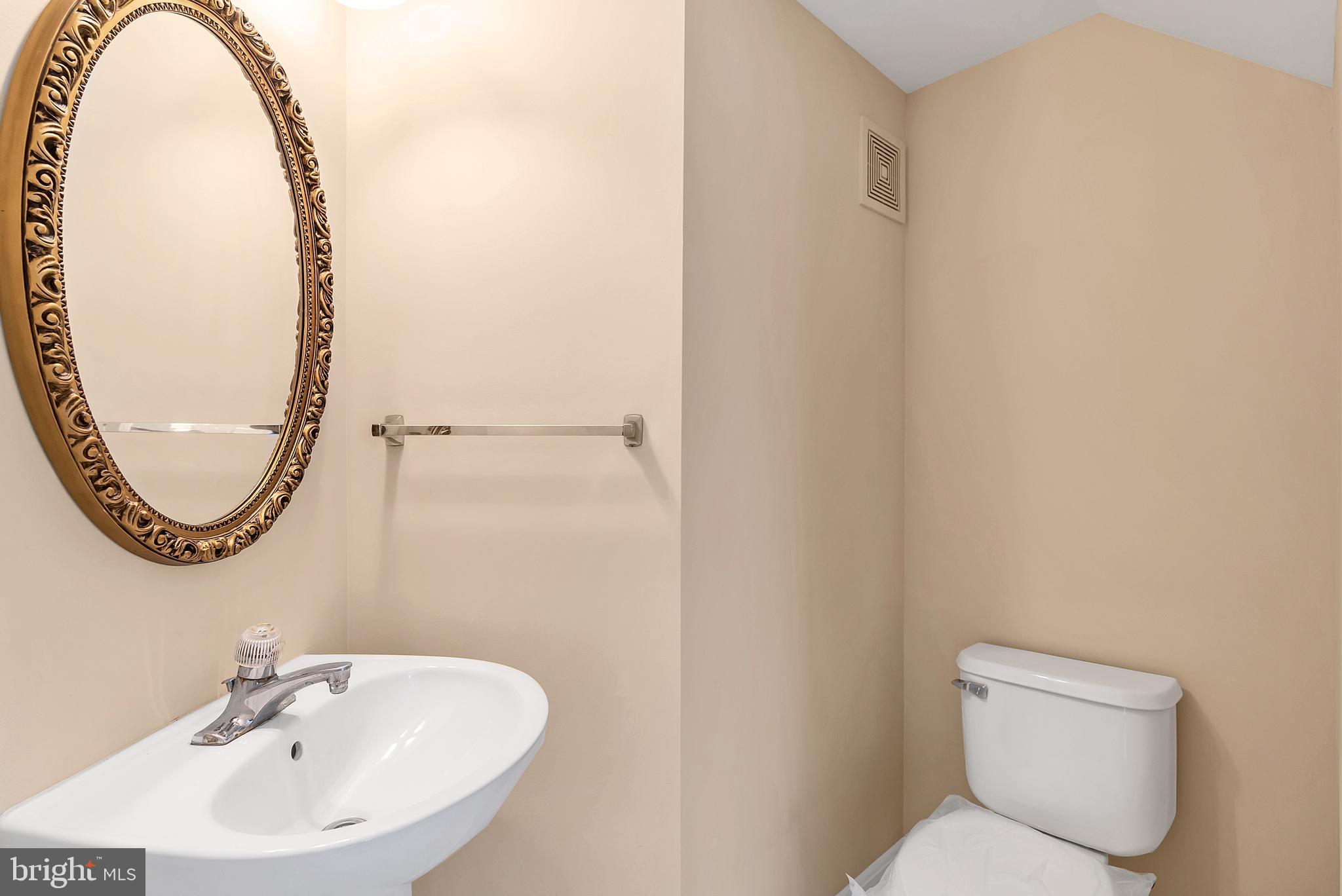 VILLAGES AT FALLS CHURCH - Residential Lease