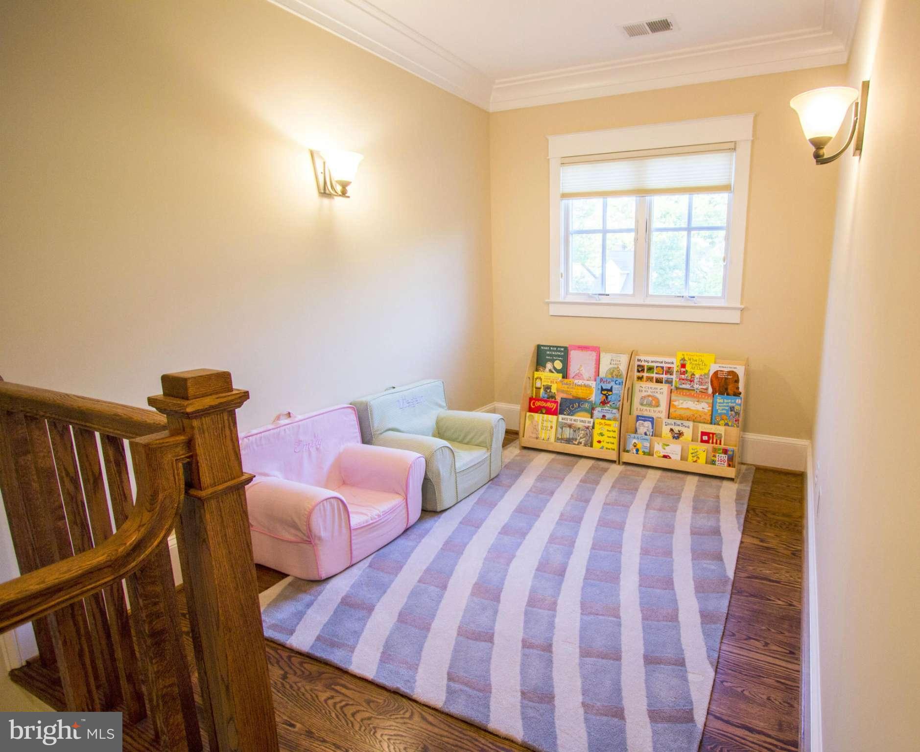 OVER LEE KNOLLS - Residential