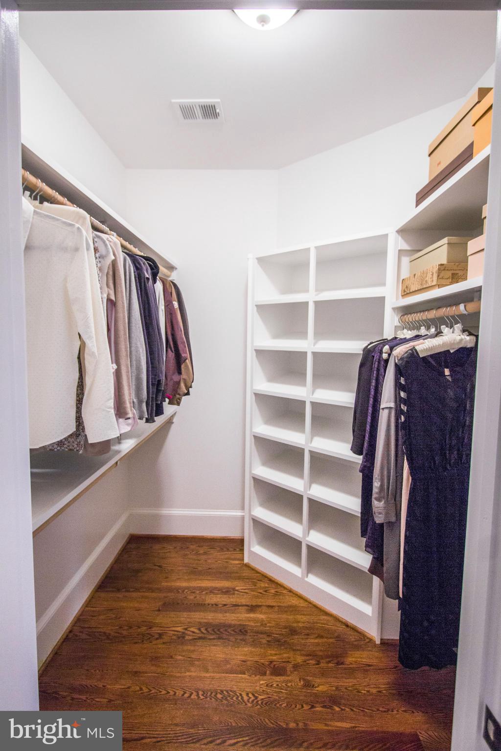 OVER LEE KNOLLS - Residential