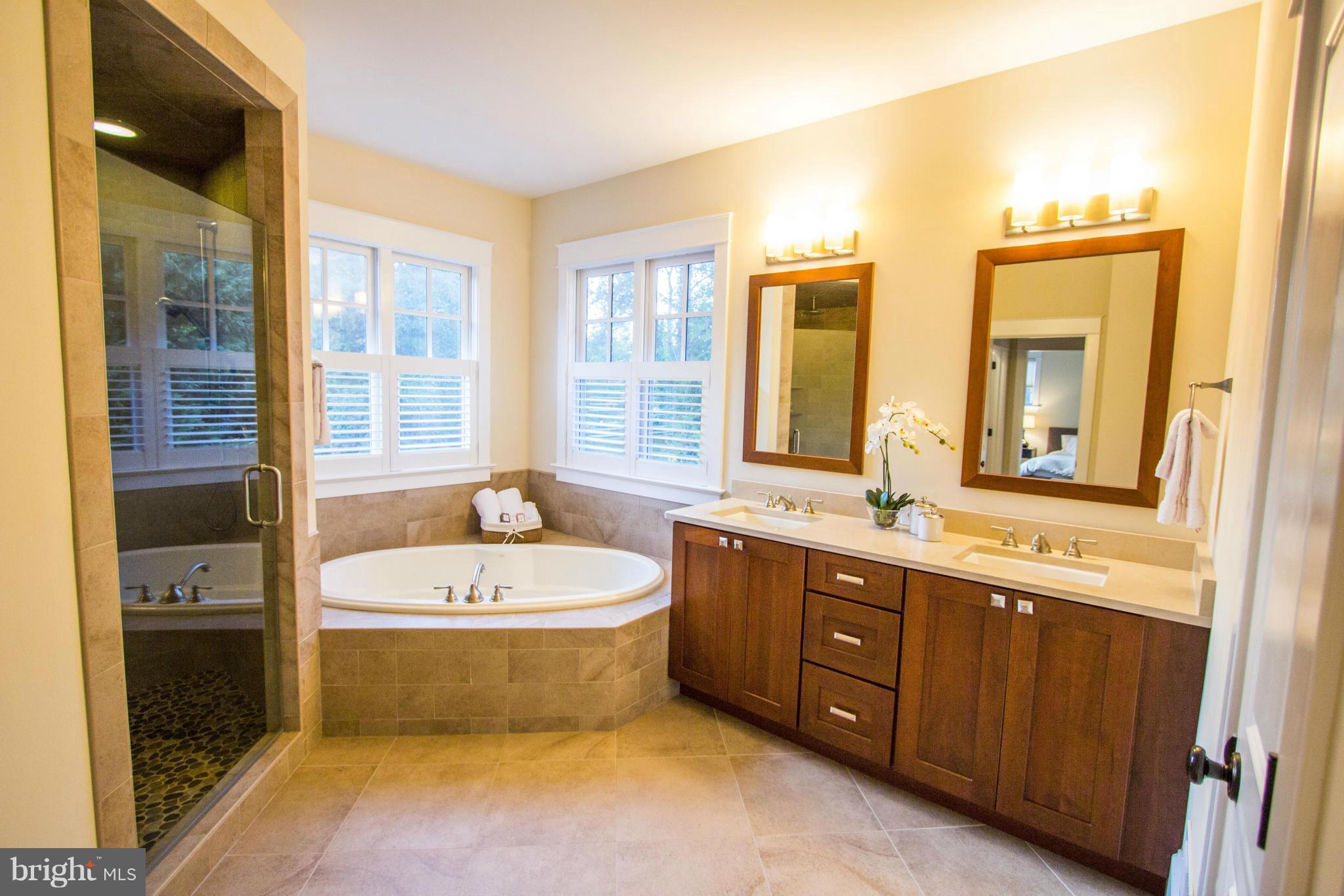 OVER LEE KNOLLS - Residential