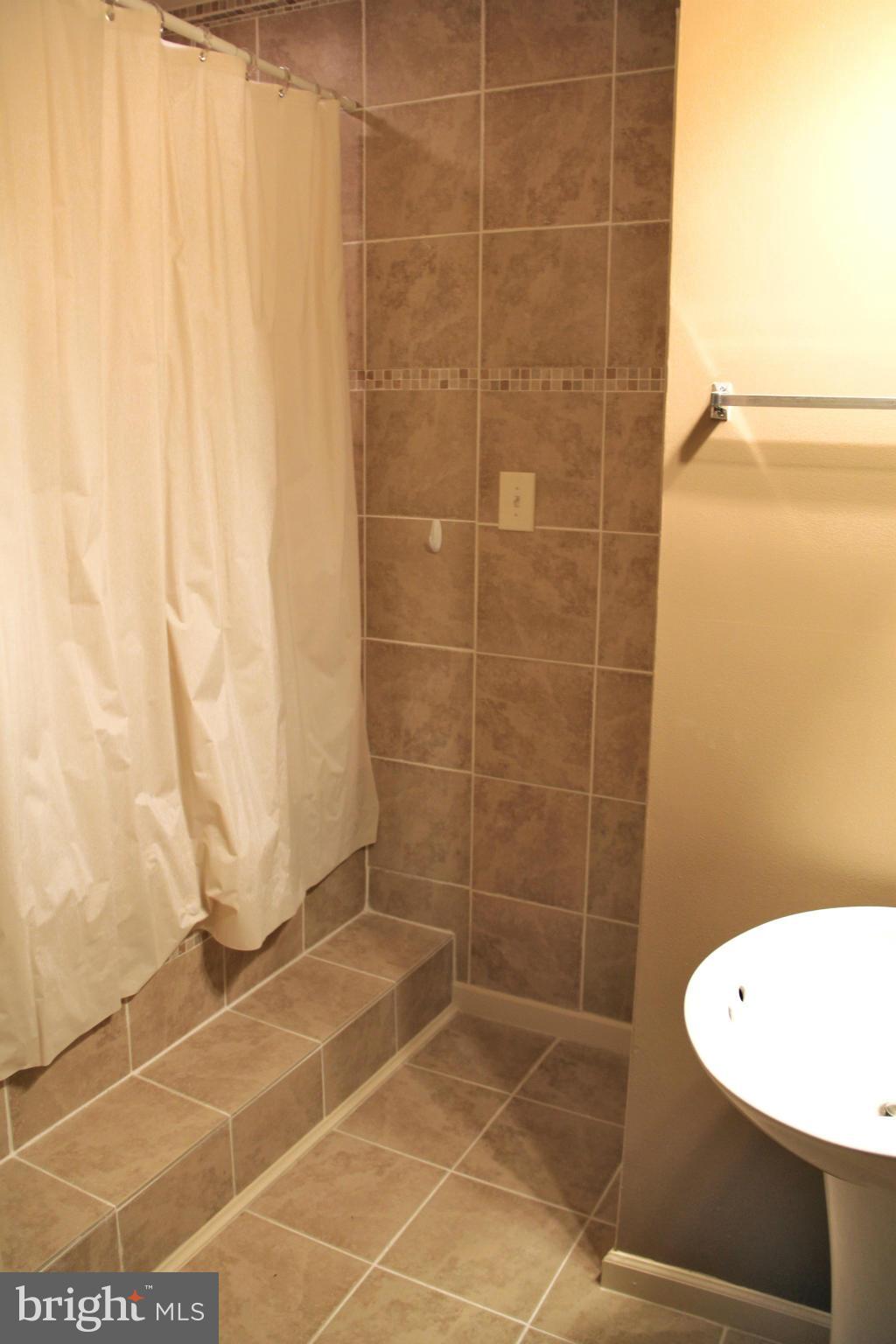 WILLOW WOODS - Residential Lease