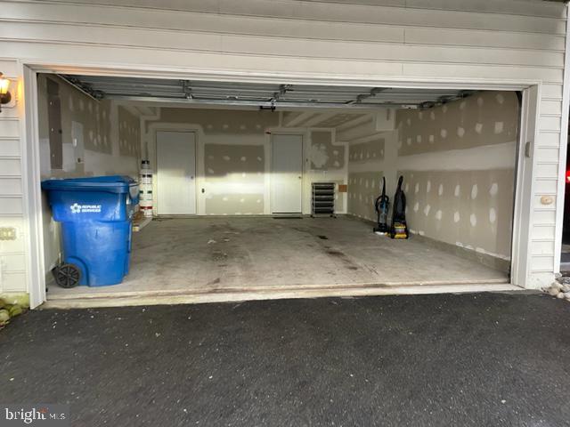 LOUDOUN VALLEY ESTATES 2 - Residential Lease