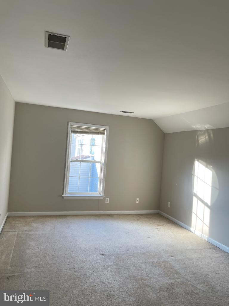 THE COURTS OF FOX MILL - Residential Lease