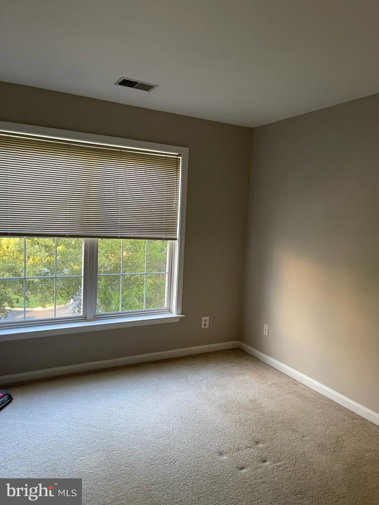 THE COURTS OF FOX MILL - Residential Lease