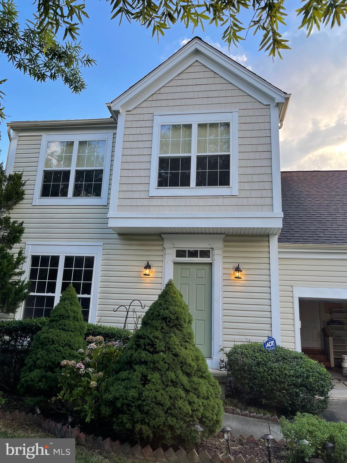 THE COURTS OF FOX MILL - Residential Lease